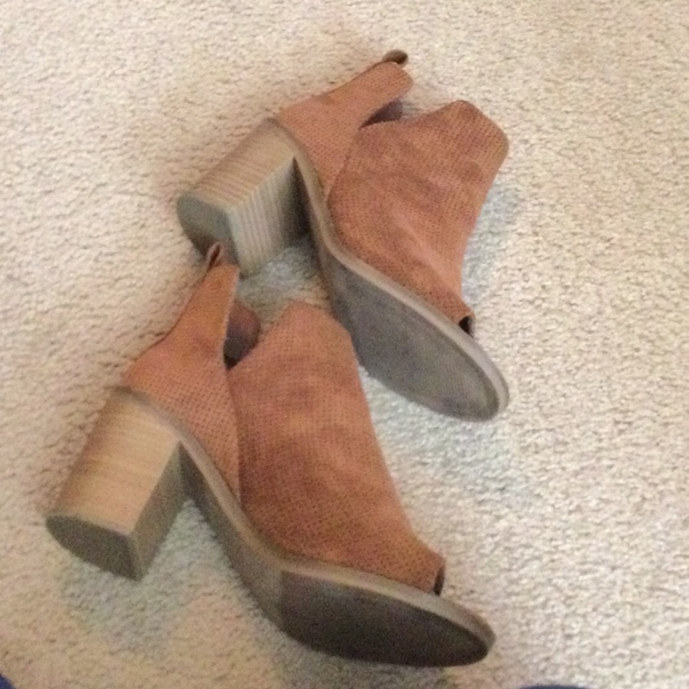 Universal Thread Shoes - image 7